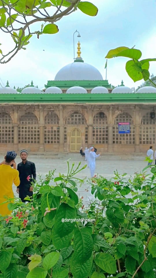 Post 9 by Dargah Shah E Alam on Instagram (video)