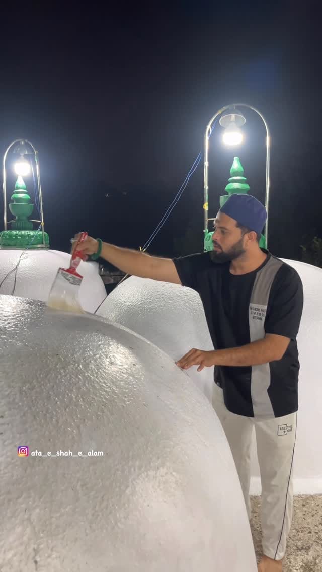 Post 3 by Dargah Shah E Alam on Instagram (video)