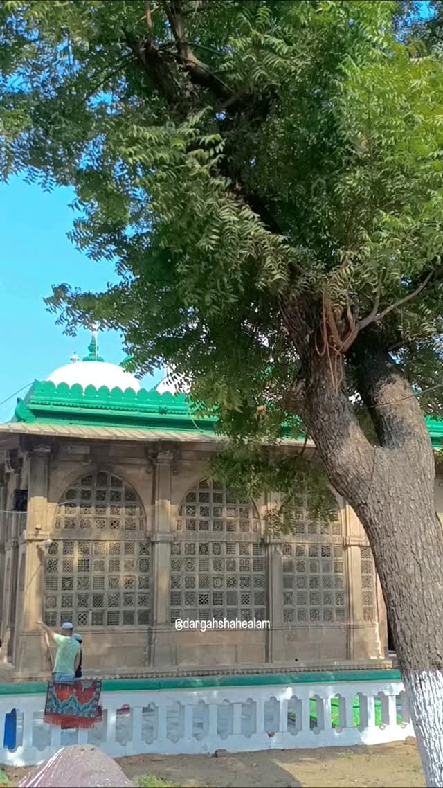 Post 2 by Dargah Shah E Alam on Instagram (video)