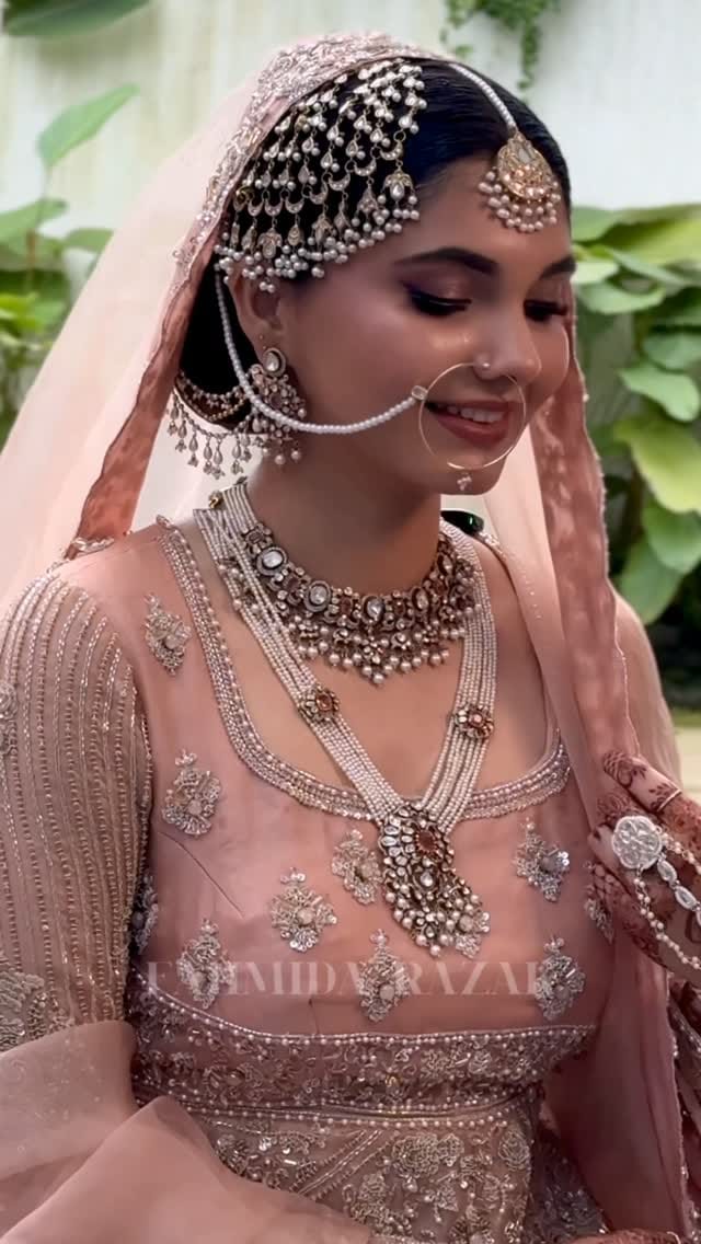 Post 9 by Fahmida Razak | Qatar Makeup Artist 🇶🇦 on Instagram (video)