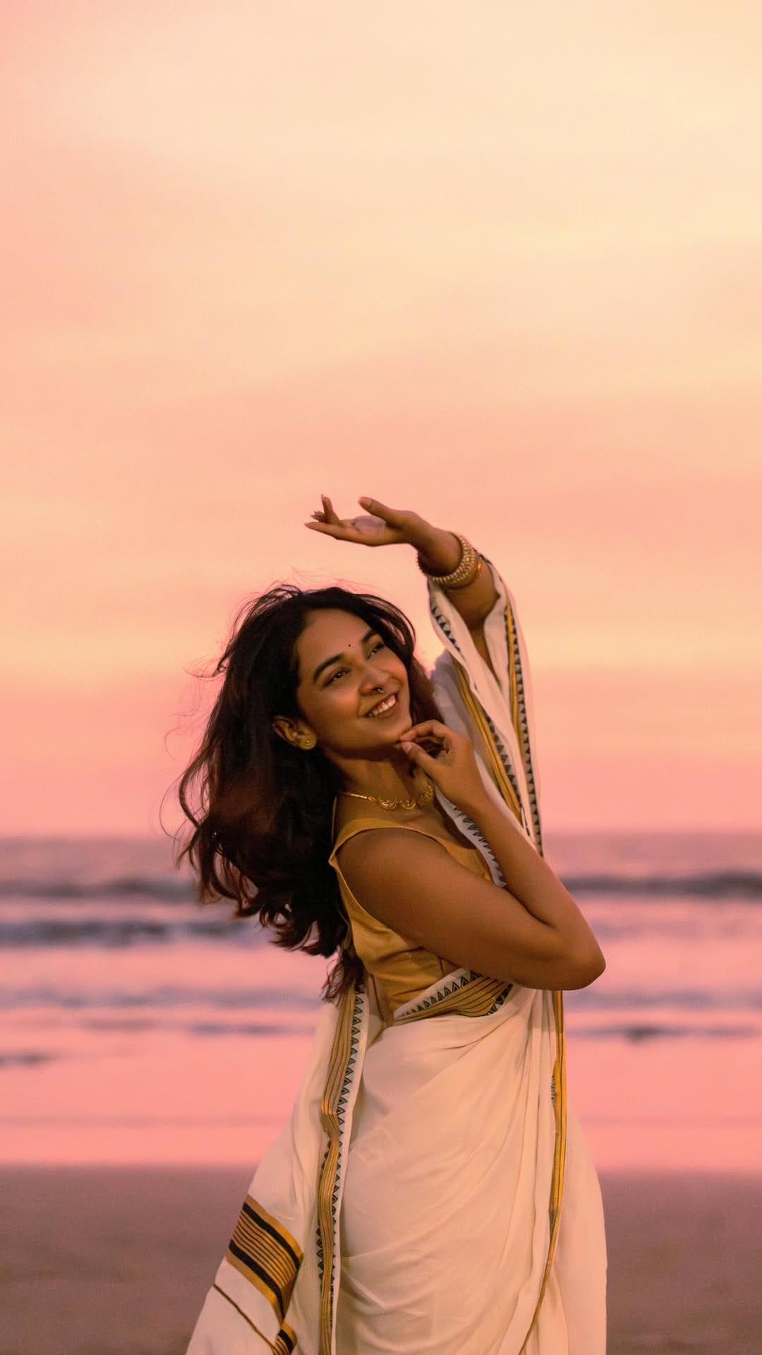 Post 10 by Anushka Ghag on Instagram (video)