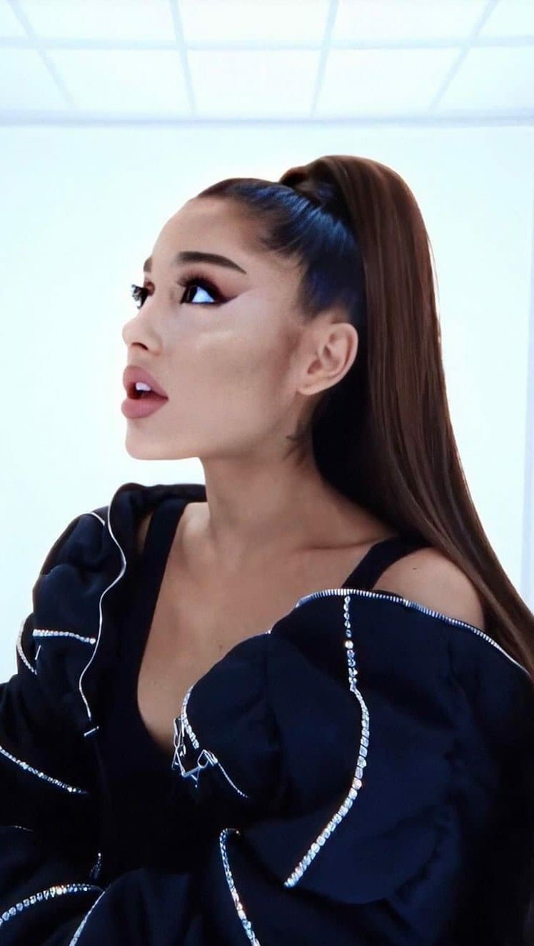Post 9 by Arianagirl_grande🌙 on Instagram (video)