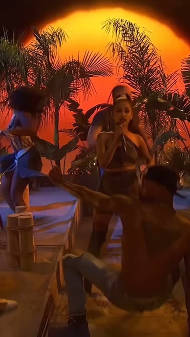 Post 4 by ♥️Ari Fanpage♥️ on Instagram (video)