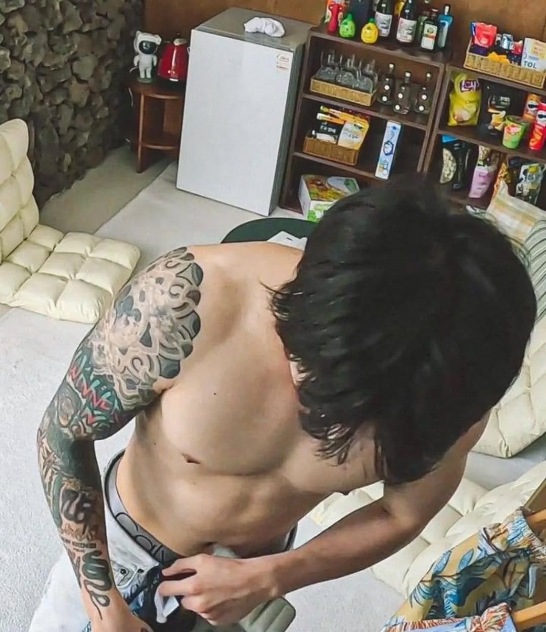 Post 4 by JUNGKOOK (전정국) on Instagram (image)