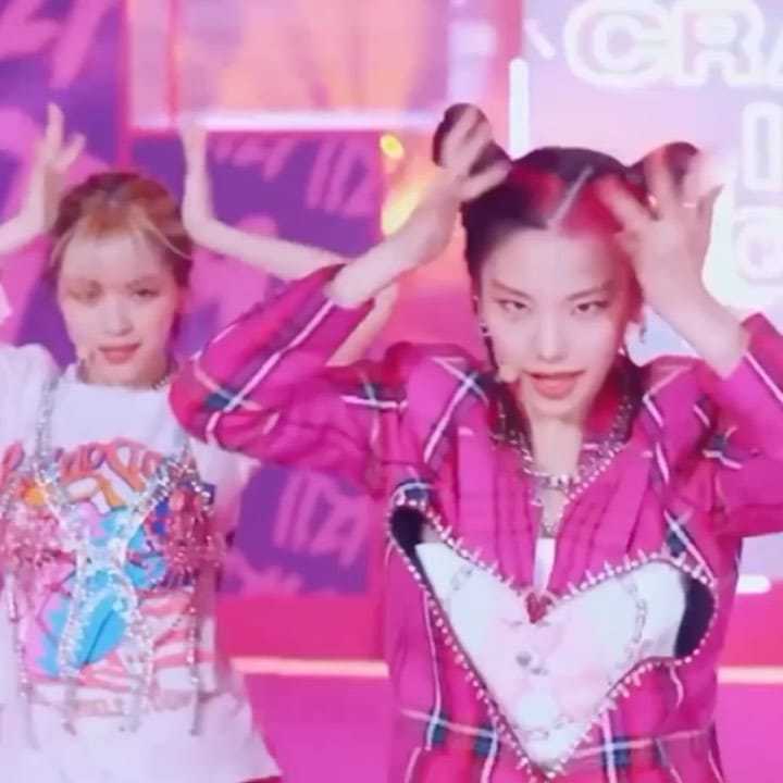 Post 2 by Shin Yuna(유나) ITZY on Instagram (carousel)