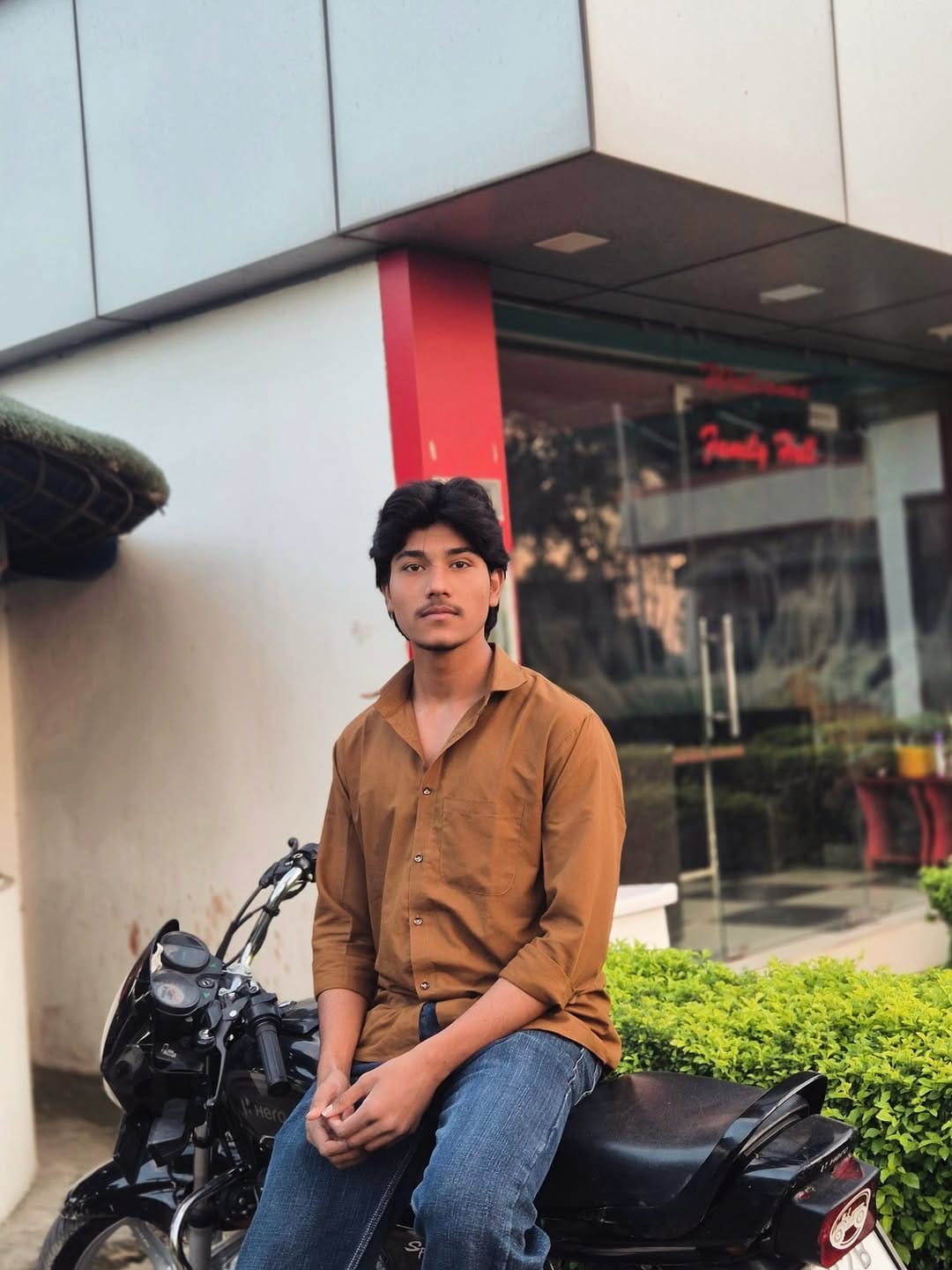 Post 8 by ๛ ＳＨＯＡＩＢ ⚡ on Instagram (carousel)
