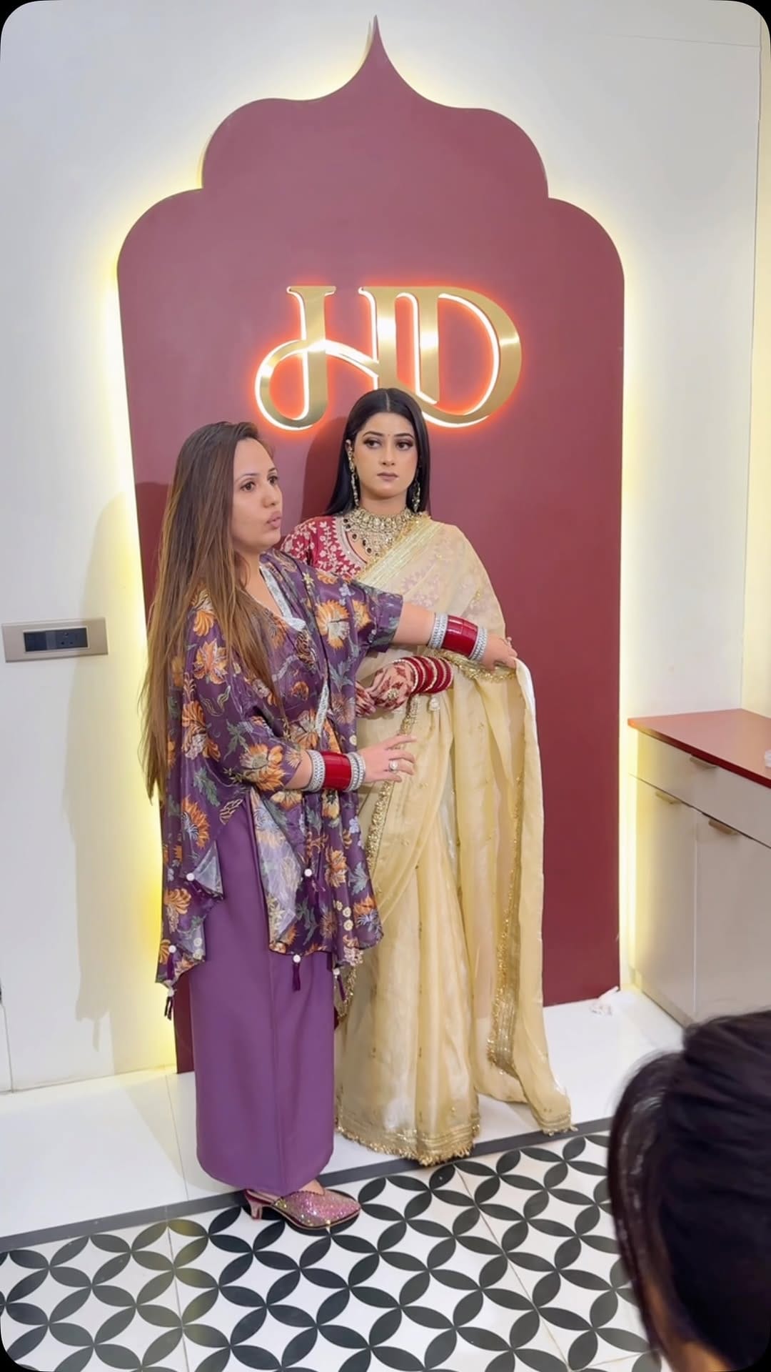 Post 5 by Heena Duneja on Instagram (video)