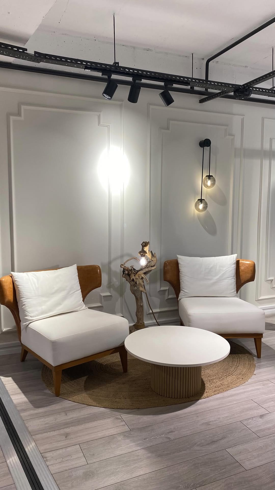 Post 5 by MONETA DESİGNNN on Instagram (video)