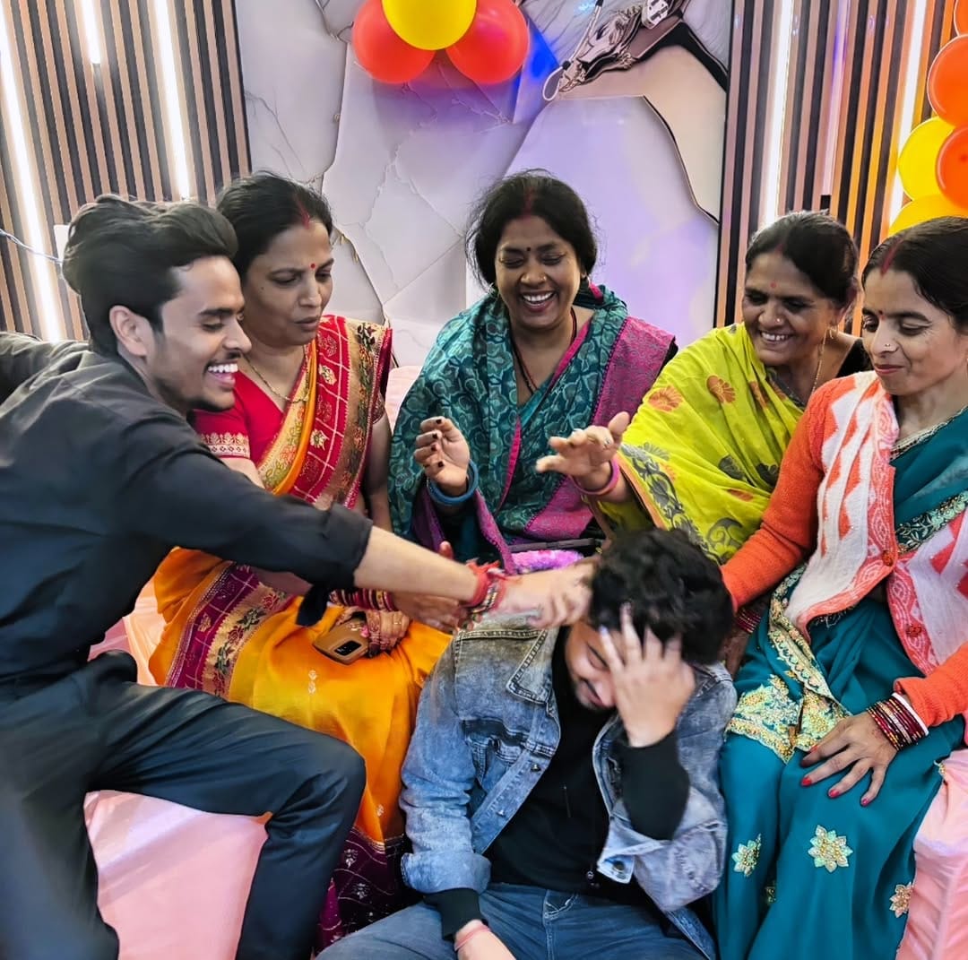 Post 8 by Deepak Jha on Instagram (image)