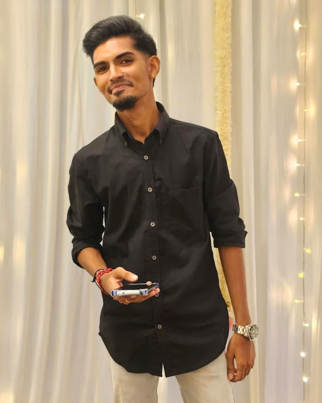 Post 4 by  தினேஷ்வரன்🐊 on Instagram (carousel)