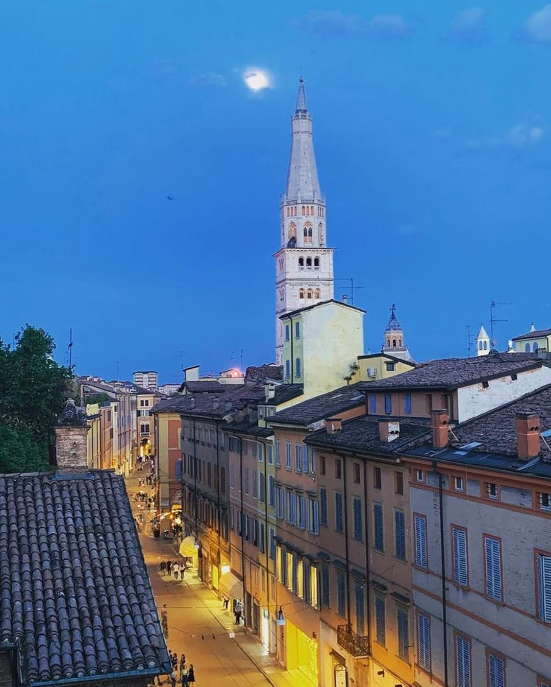 Post 10 by IG ⊕ MODENA ® on Instagram (image)