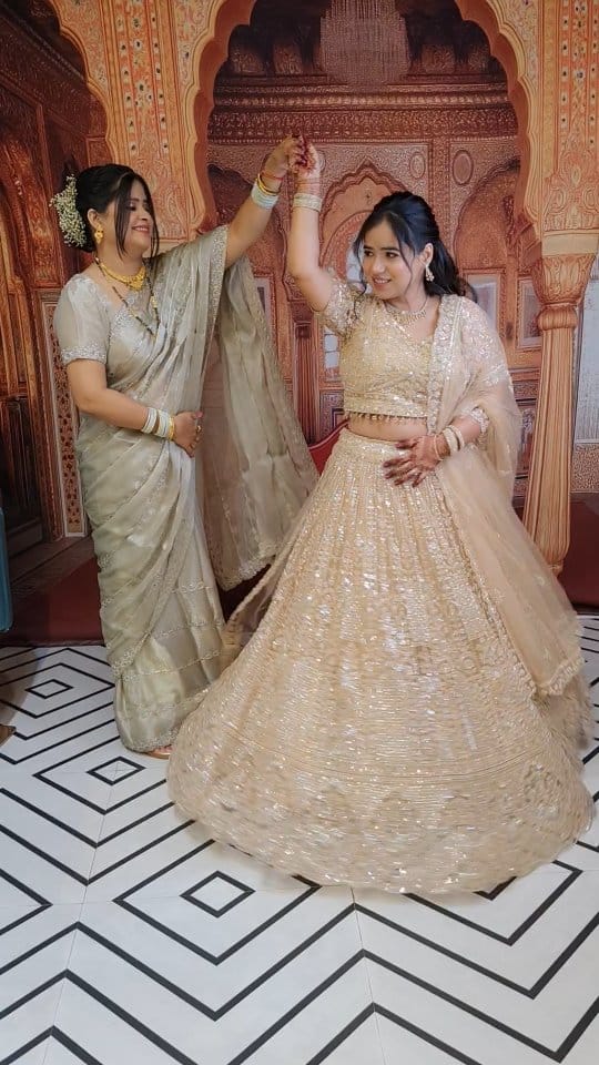 Post 4 by Preeti Arora on Instagram (video)