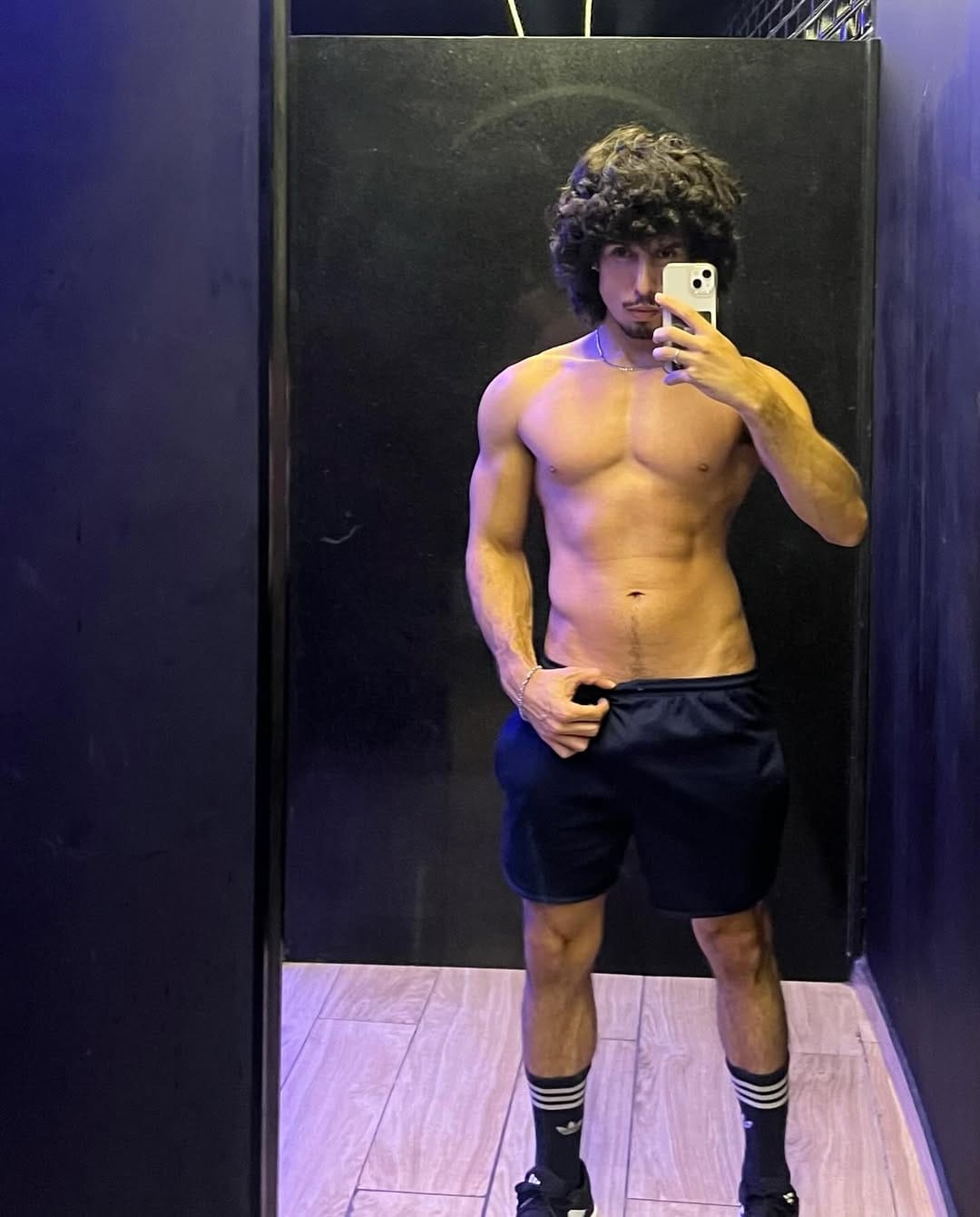Post 7 by A  L  A  N  ‘C  A  R  L  O  S on Instagram (image)