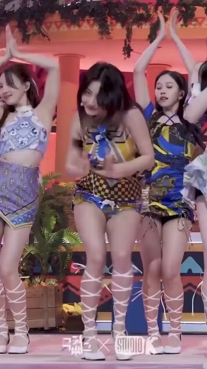 Post 10 by TWICE on Instagram (video)
