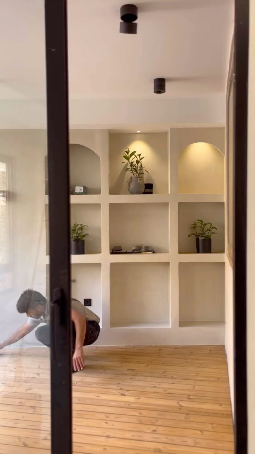 Post 10 by Elham Varasteh on Instagram (video)