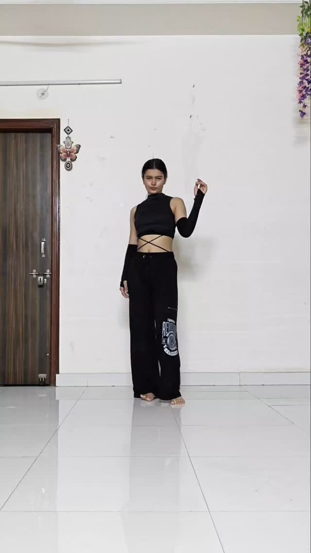 Post 10 by Aashi 🦋❤️ on Instagram (video)