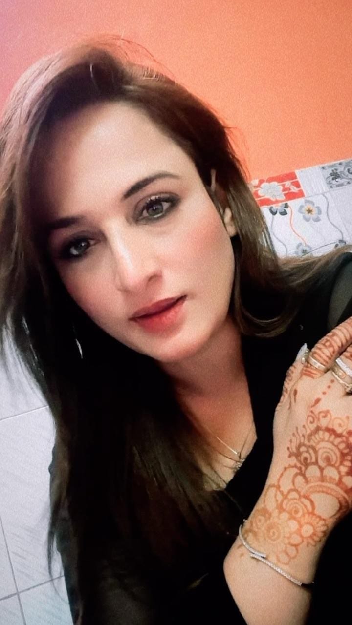 Post 4 by Seema Khan on Instagram (video)