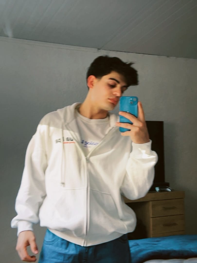 Post 1 by Felipe🧸🩵 on Instagram (carousel)