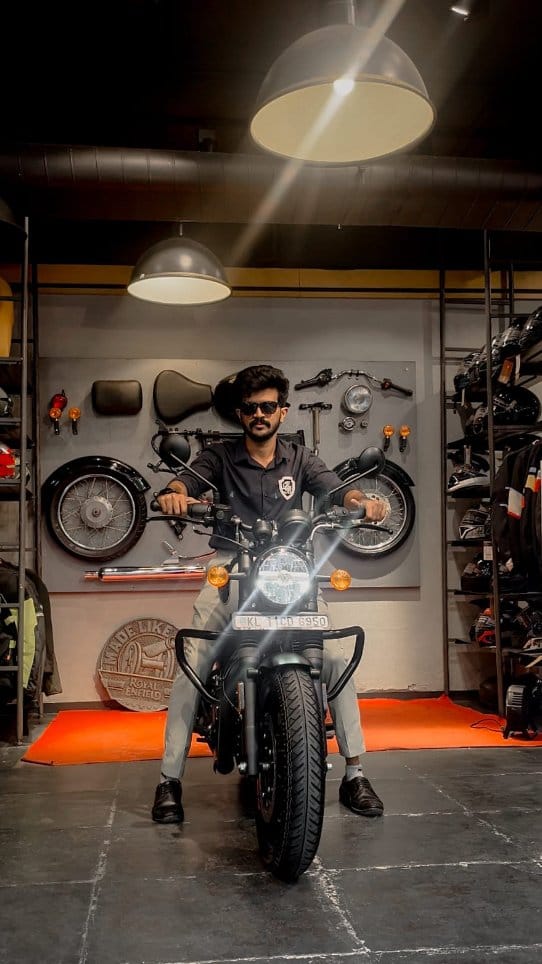 Post 6 by Varun Das on Instagram (video)