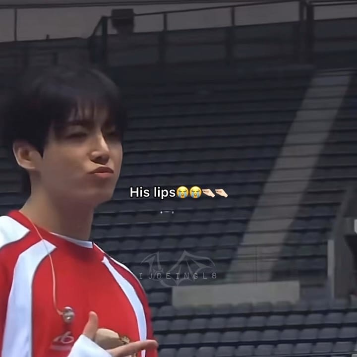 Post 6 by 𝙀𝙫𝙖🦇 on Instagram (video)
