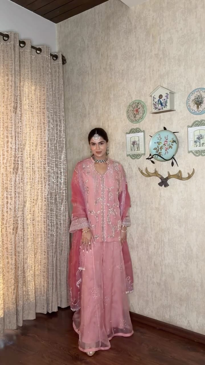 Post 5 by Komal Sandhu on Instagram (video)