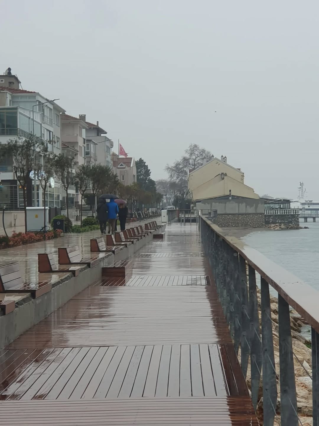 Post 1 by GÜZEL MUDANYA on Instagram (image)