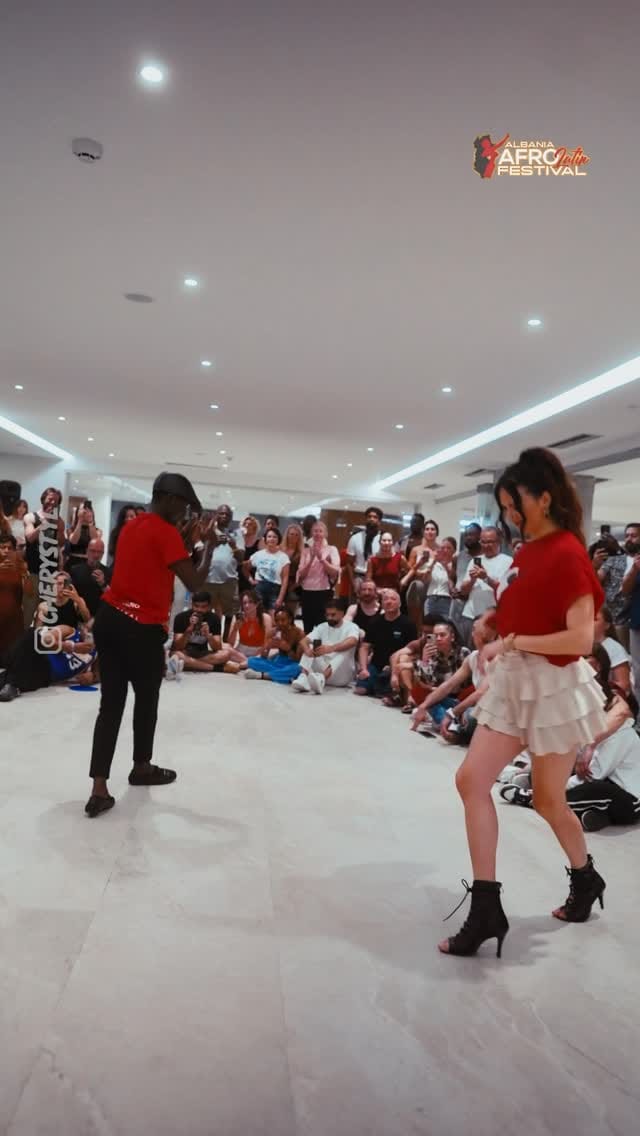 Post 3 by GRUPO DE DANÇA on Instagram (video)