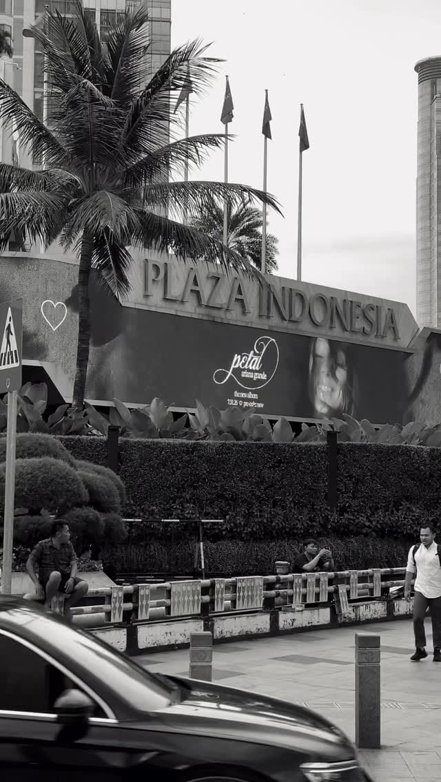 Post 10 by Ariana Grande Indonesia on Instagram (video)