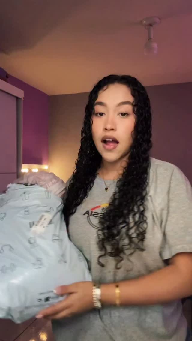 Post 3 by Nicolly Añez on Instagram (video)