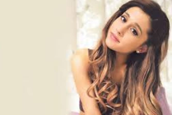 Post 4 by Ariana Grande on Instagram (image)
