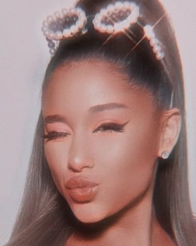 Post 6 by Ariana Grande on Instagram (image)