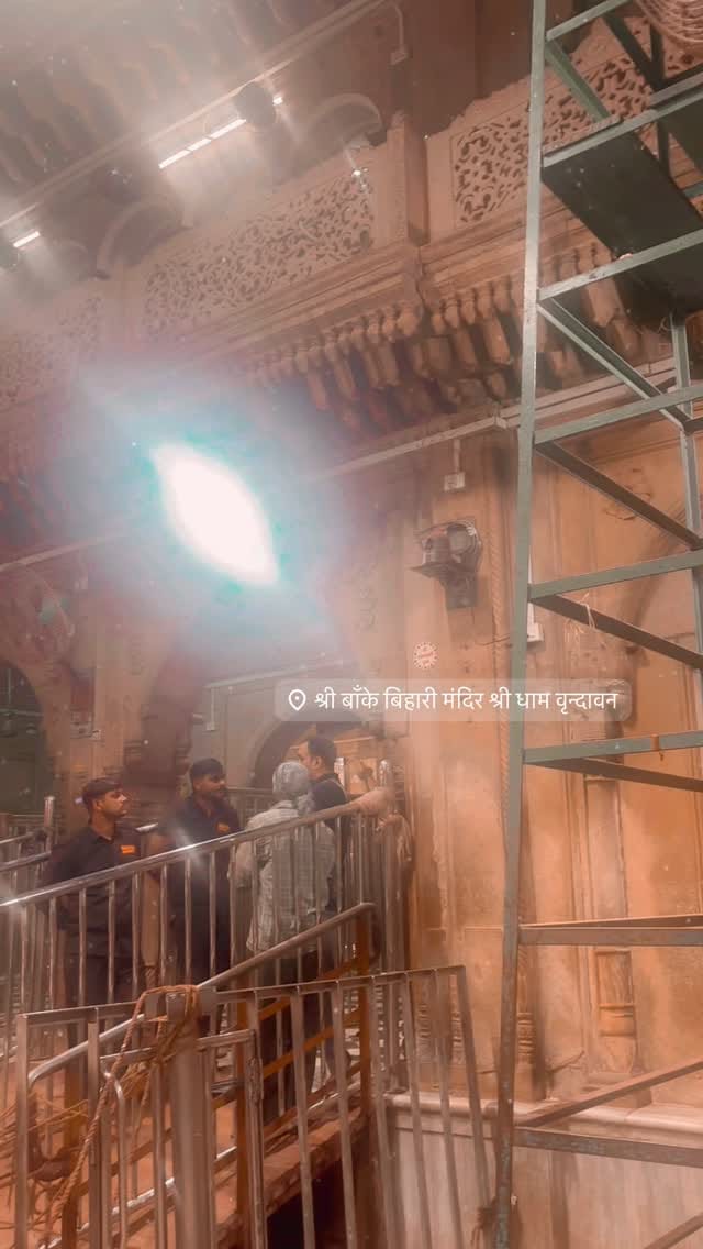 Post 4 by BANKE BIHARI  MANDIR VRINDAVAN on Instagram (video)