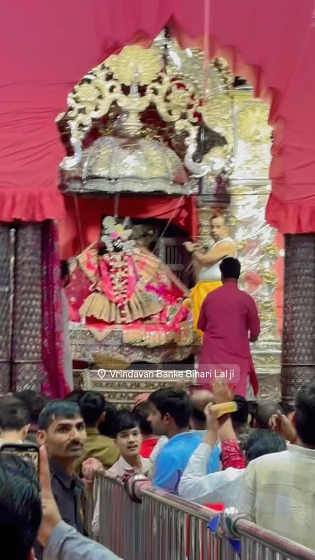 Post 3 by BANKE BIHARI  MANDIR VRINDAVAN on Instagram (video)