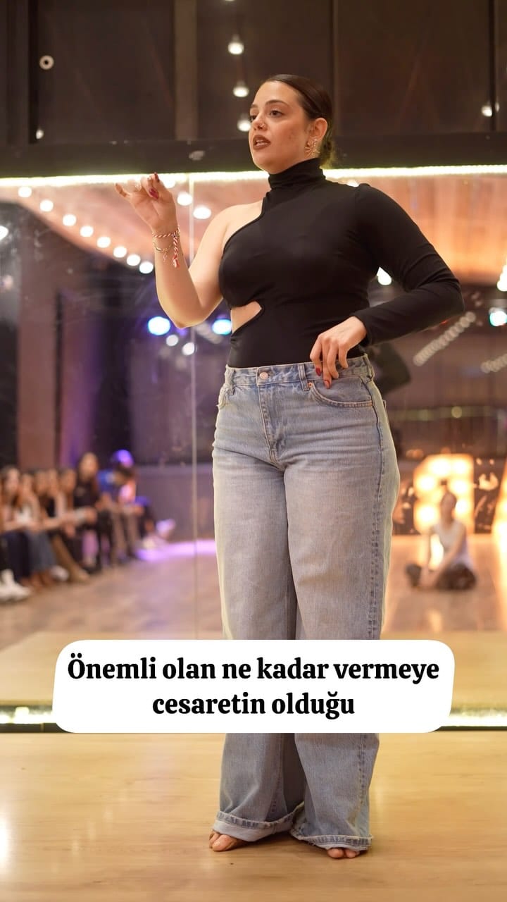 Post 9 by Izel Altınören 🌻 on Instagram (video)