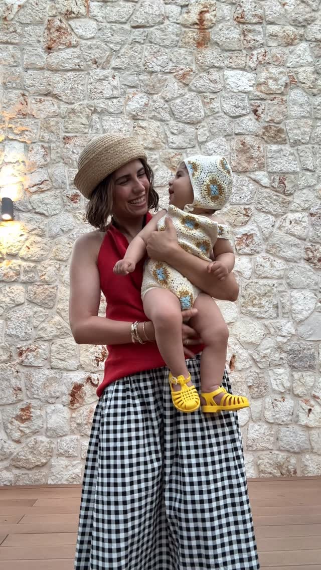 Post 3 by Pelin on Instagram (video)