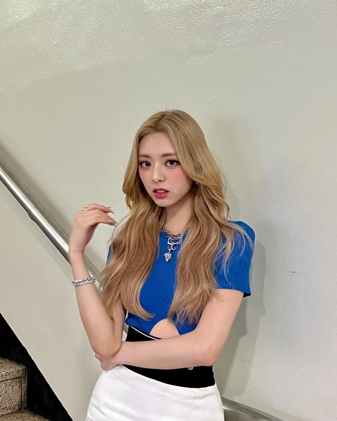 Post 6 by ITZY YUNA 유나 on Instagram (carousel)