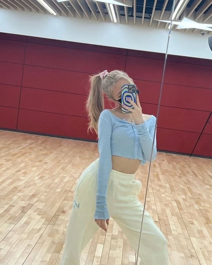 Post 5 by ITZY YUNA 유나 on Instagram (carousel)