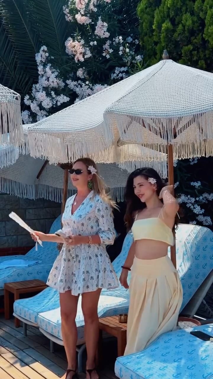 Post 6 by Saadet Aydin on Instagram (video)