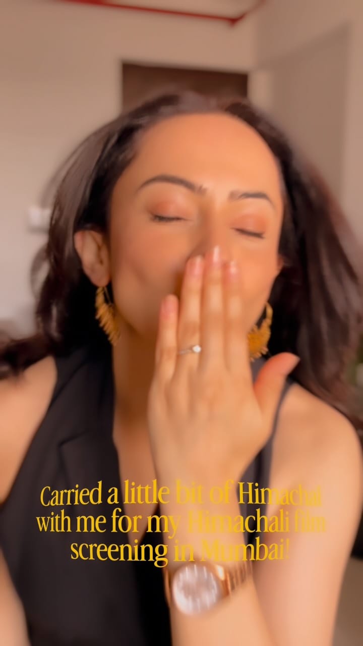 Post 4 by Palvi Jaswal on Instagram (video)