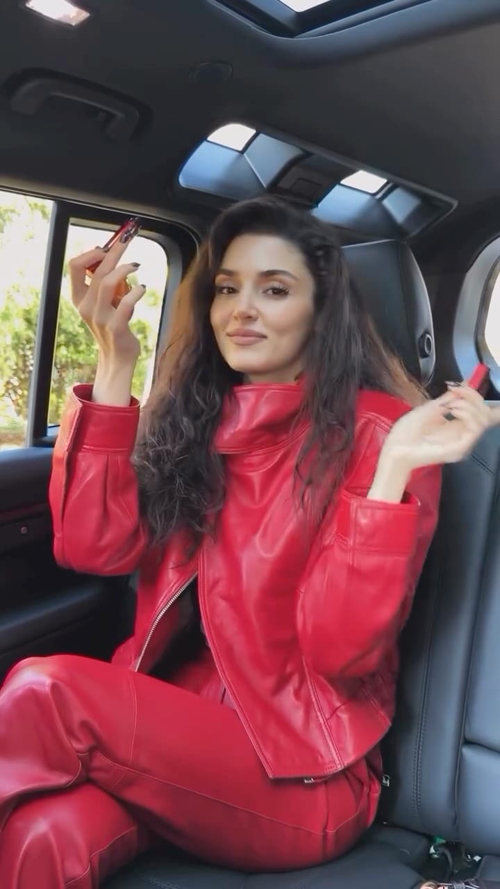 Post 9 by R Diya on Instagram (video)