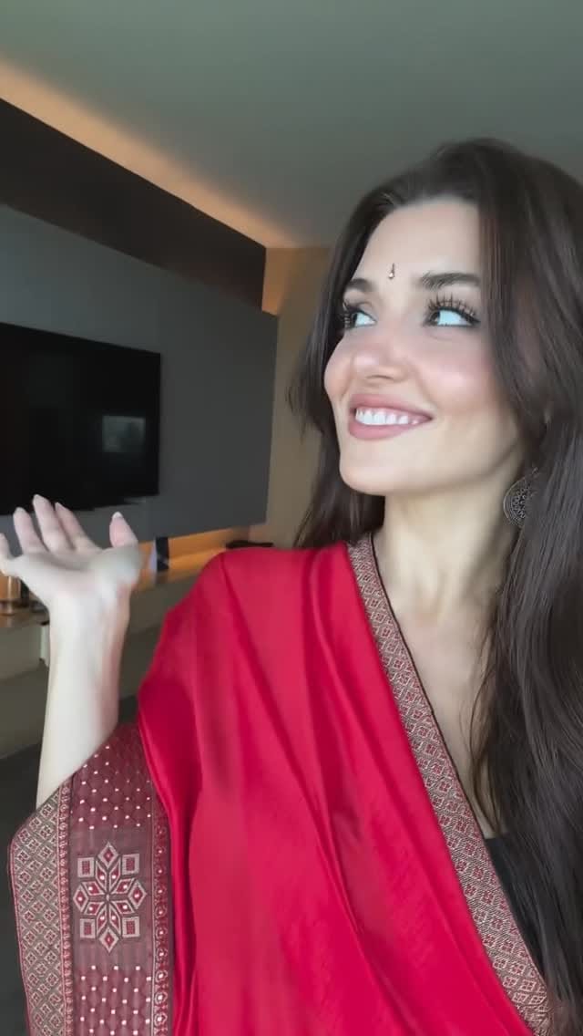 Post 8 by R Diya on Instagram (video)