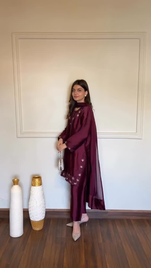 Post 1 by Avinya Trendz on Instagram (video)