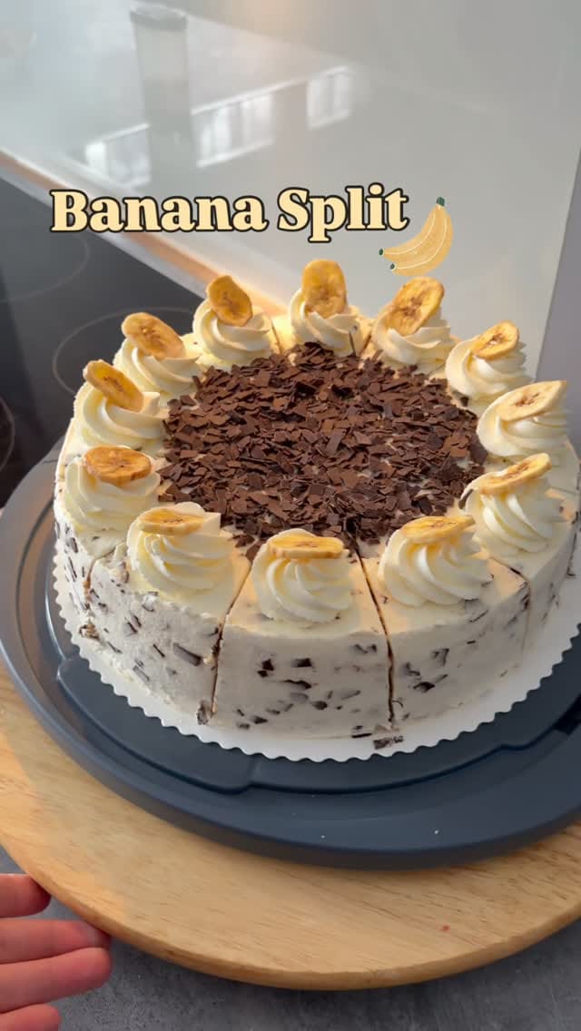 Post 8 by ᥫ᭡. 𝓣 𝓾̈ 𝓵 𝓲 𝓷 . on Instagram (video)