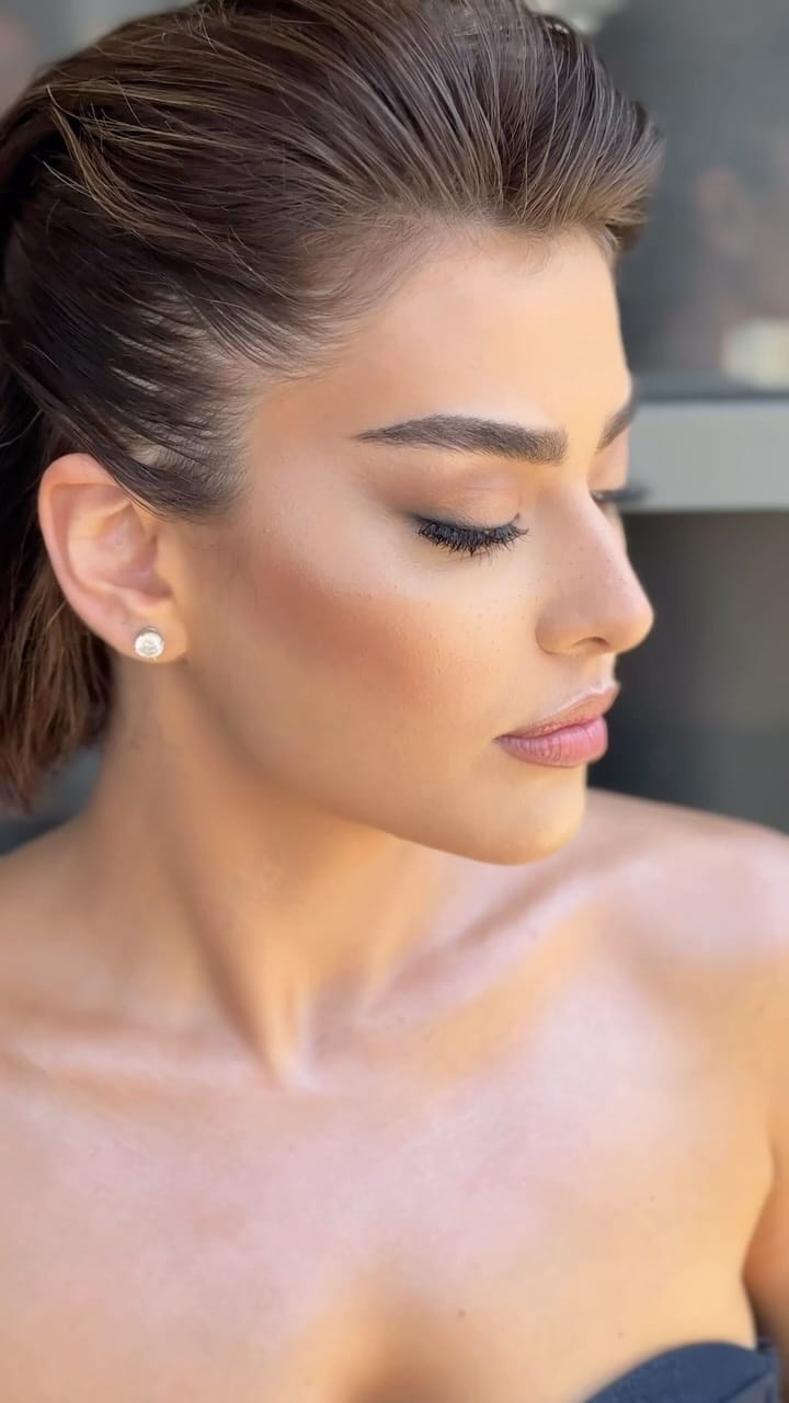 Post 2 by Makeup Artist  İSTANBUL AFRA on Instagram (video)