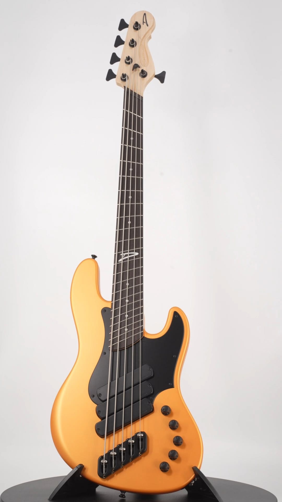 Post 8 by Dingwall Guitars on Instagram (video)