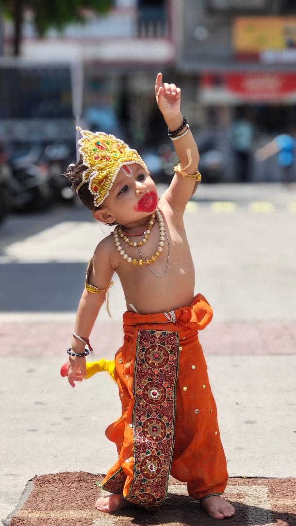 Post 6 by ધર્મેશ વરિયા on Instagram (video)