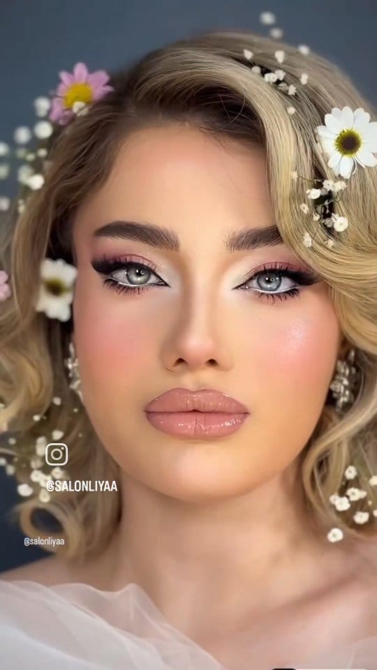 Post 1 by میکاپ و عروس سالن لیا(هولیا) Liya Salon on Instagram (video)