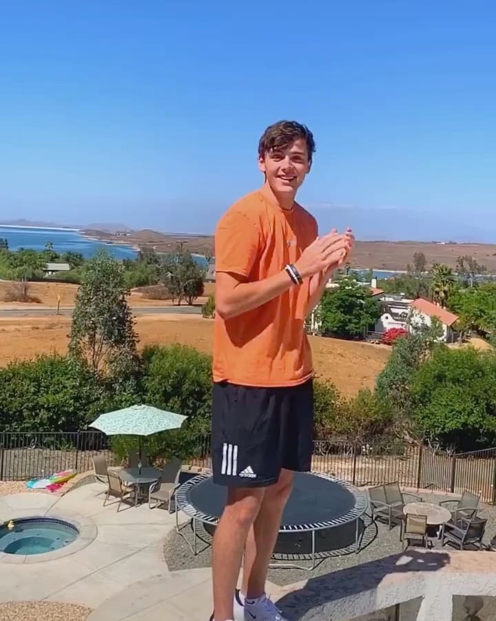 Post 10 by Awesome People on Instagram (video)
