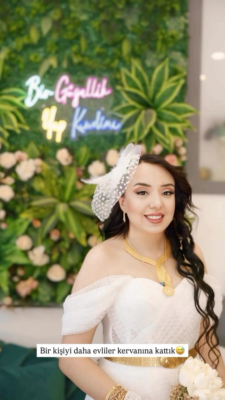 Post 10 by @gaziantep_ella_hairmakeup on Instagram (video)