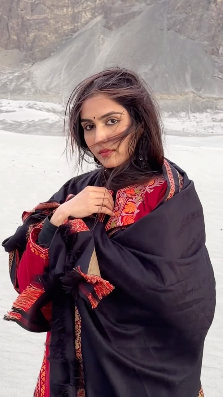 Post 6 by Prachi Singh on Instagram (video)